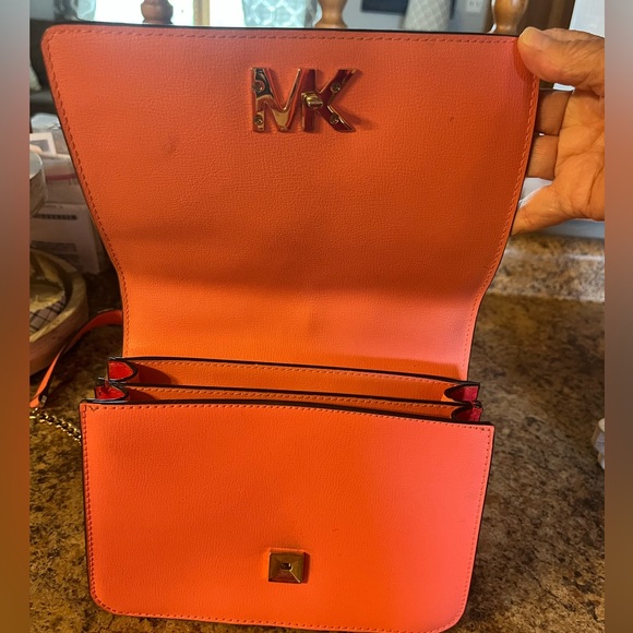 Michael‎ Kors Chain Shoulder Purse
There are some red pen marls in back pocket - Picture 4 of 7